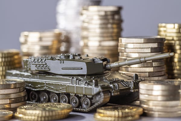 War finance, military expenditure and public debt in the modern economy